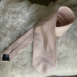 Hugo Boss Rosegold Herringbone Pattern Neck Tie Silk Handmade Luxury